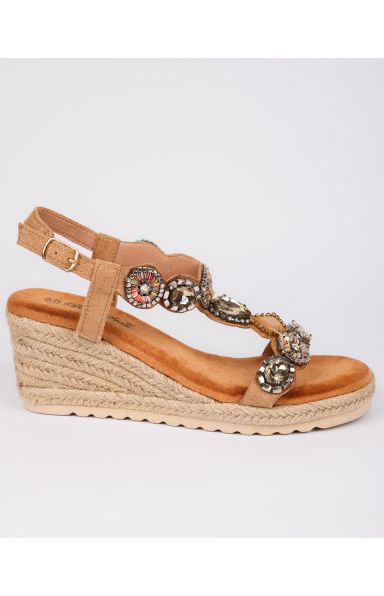 UDOBNI SANDALI S POLNO PETO V BEIGE BARVI